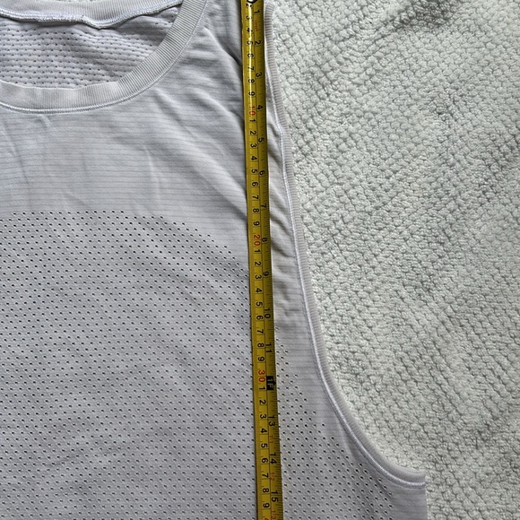 Lululemon Shirt Women’s White Breeze Muscle Tank II Perforated Breathable Logo - Picture 7 of 12